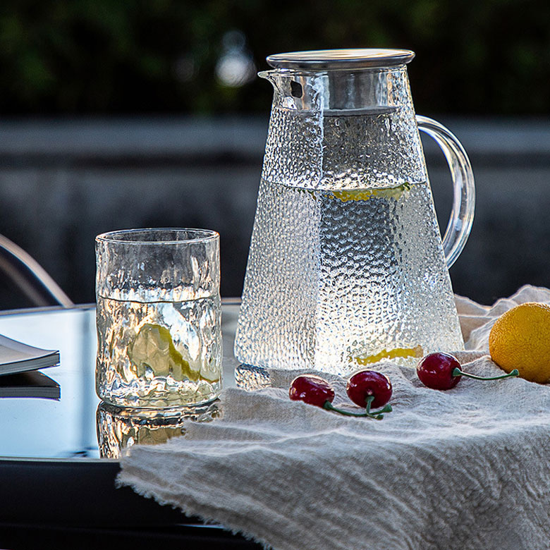 Bình thủy tinh đựng nước gia đình