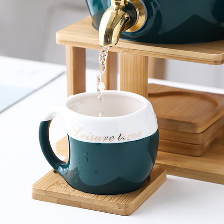 Bình trống sứ xanh đựng nước pha trà