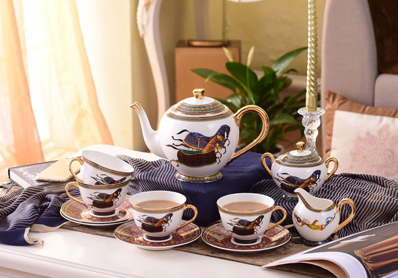 Bộ ấm trà ngựa sứ xương