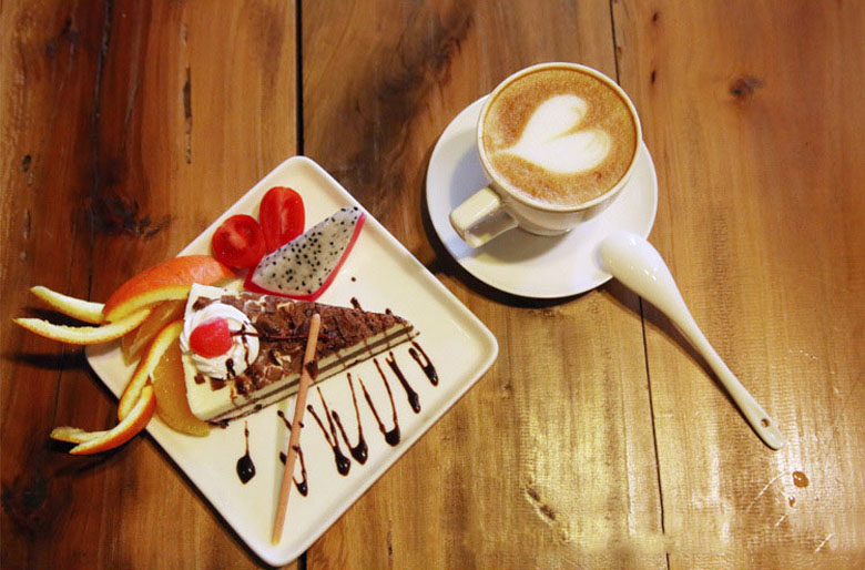 Bộ ấm trà sứ bếp nến