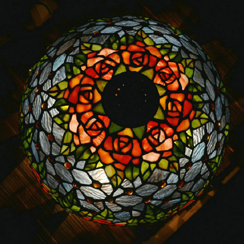 Đèn bàn hoa hồng Tiffany