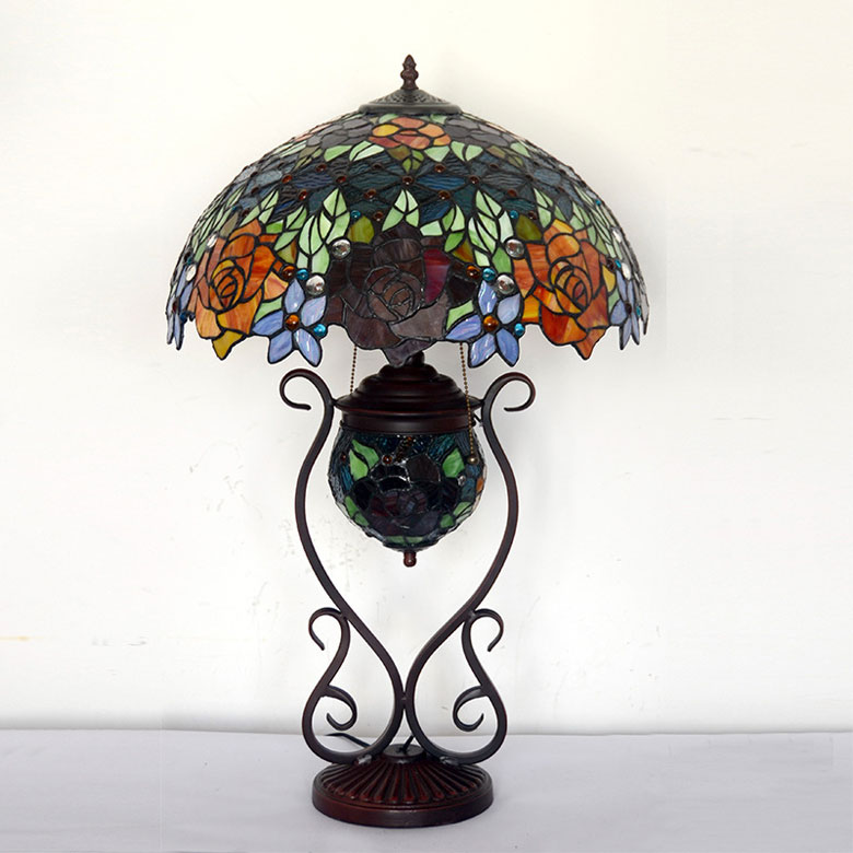 Đèn bàn hoa hồng Tiffany