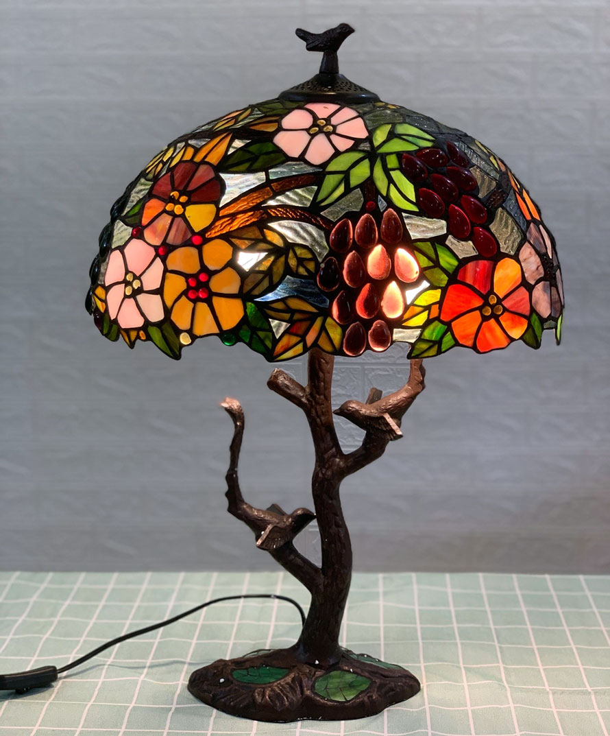 Đèn bàn thân én Tiffany