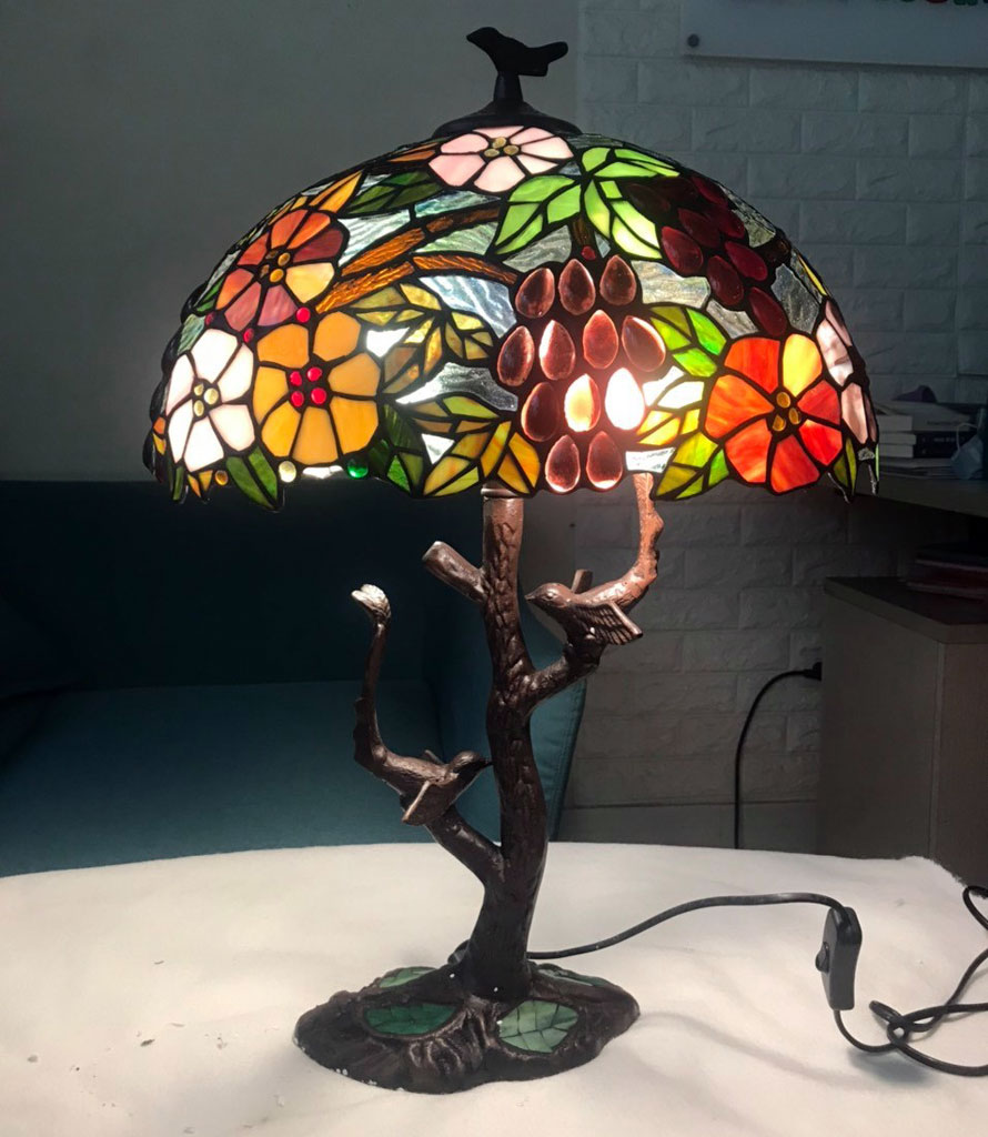 Đèn bàn thân én Tiffany
