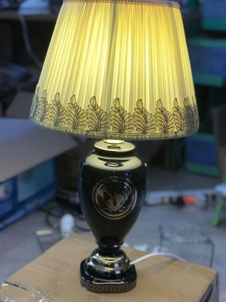 Đèn bàn Versace