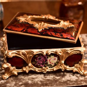 Hộp khăn giấy hoa đỏ