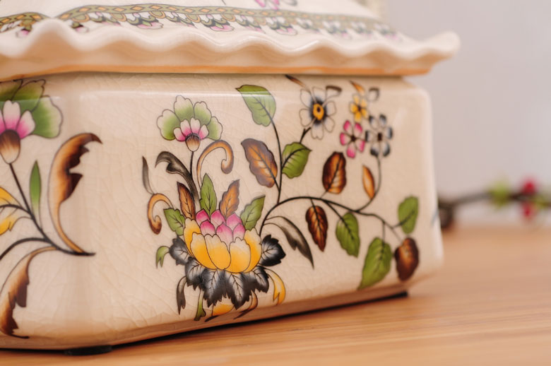 Hộp khăn giấy sứ hoa xanh