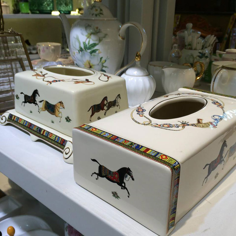 Hộp khăn giấy sứ ngựa