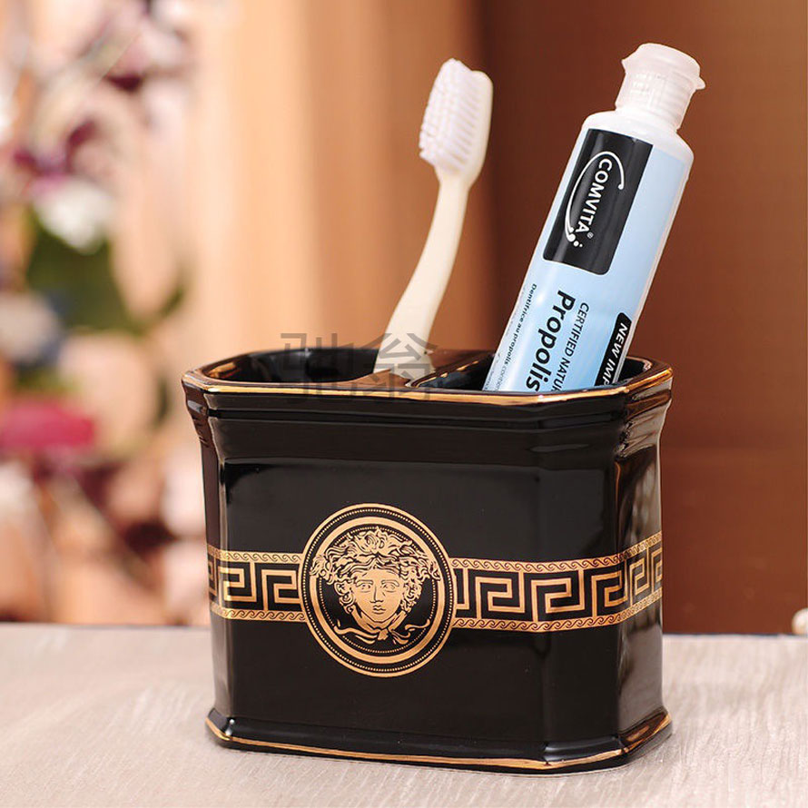 Bộ đồ dùng phòng tắm sứ kèm khay Versace