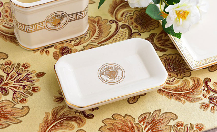 Bộ đồ dùng phòng tắm sứ kèm khay Versace