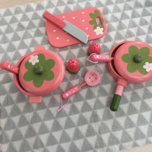 Bộ đồ chời làm bếp dâu tây