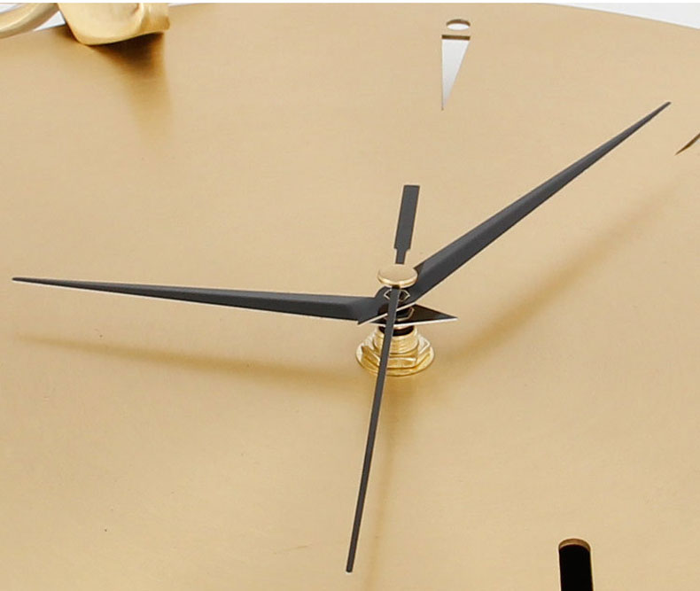 Đồng hồ treo tường sang trọng hươu vàng