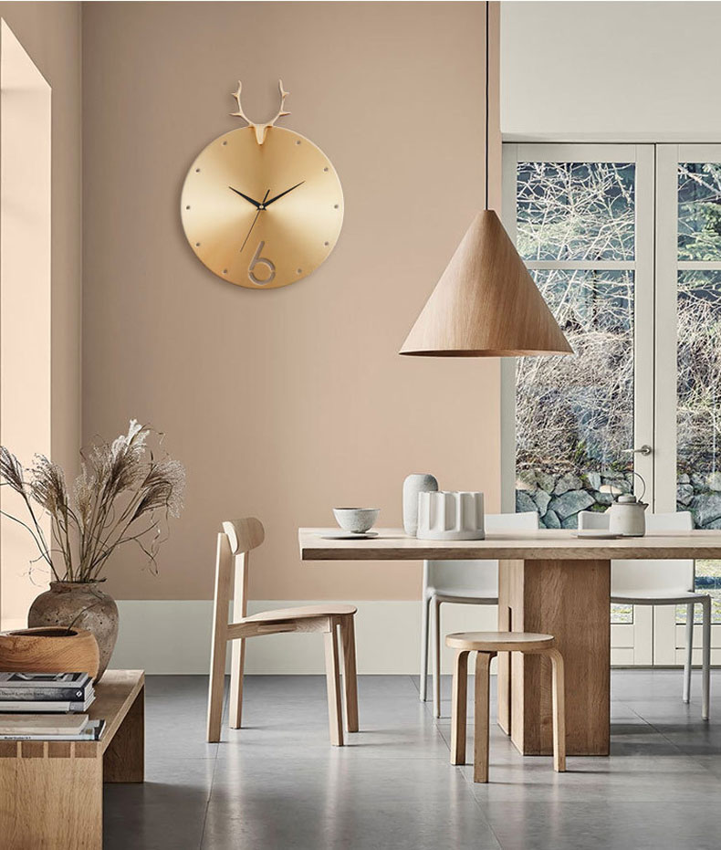 Đồng hồ treo tường sang trọng hươu vàng