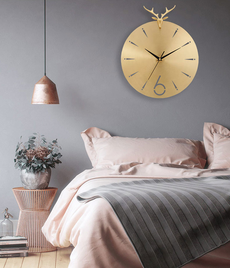 Đồng hồ treo tường sang trọng hươu vàng