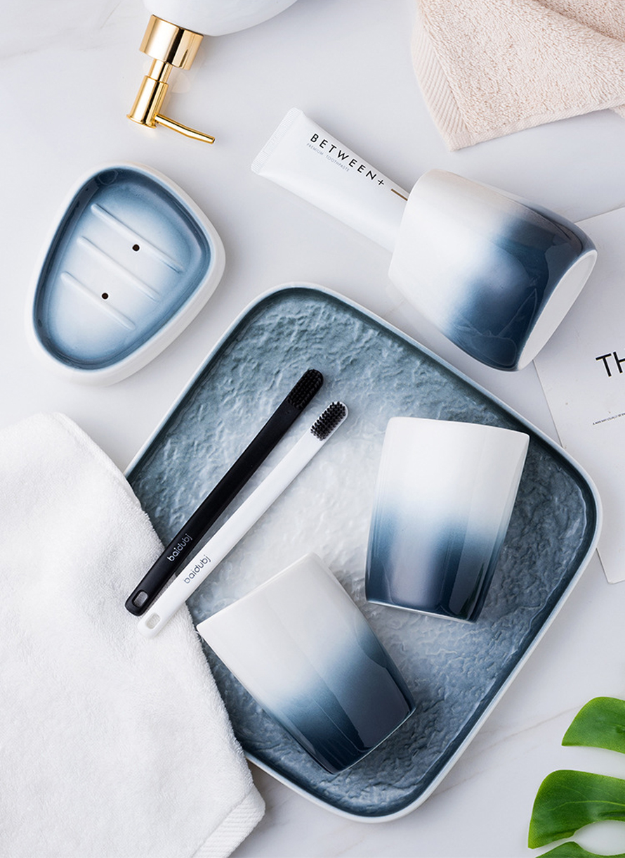 Bộ phụ kiện phòng tắm sứ Ombre