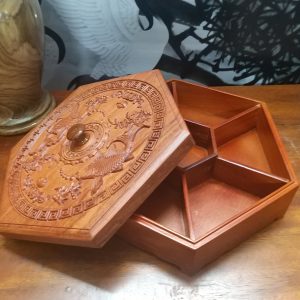 Khay mứt Tết gỗ cá chép