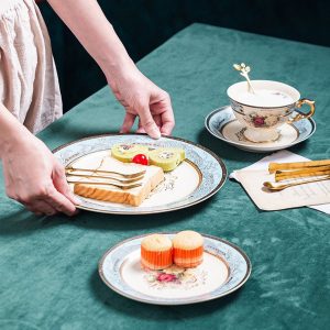 Bộ ấm trà hoa kiểu âu kèm đĩa bánh