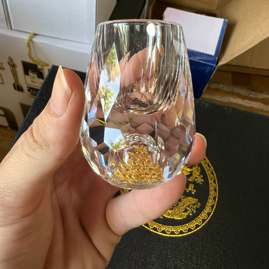 Ly rượu mắt trâu pha lê phối vàng 24K