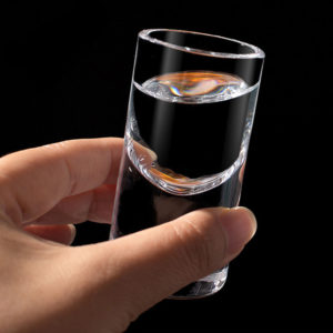 Chén uống rượu thủy tinh