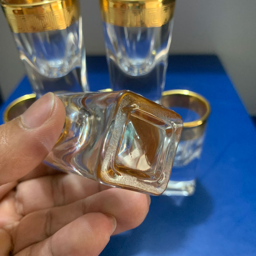 Ly uống rượu thủy tinh mắt trâu nạm vàng 24K