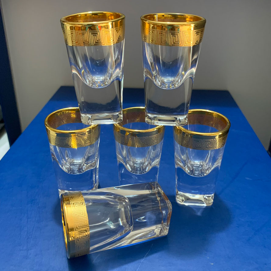 Ly uống rượu thủy tinh mắt trâu nạm vàng 24K