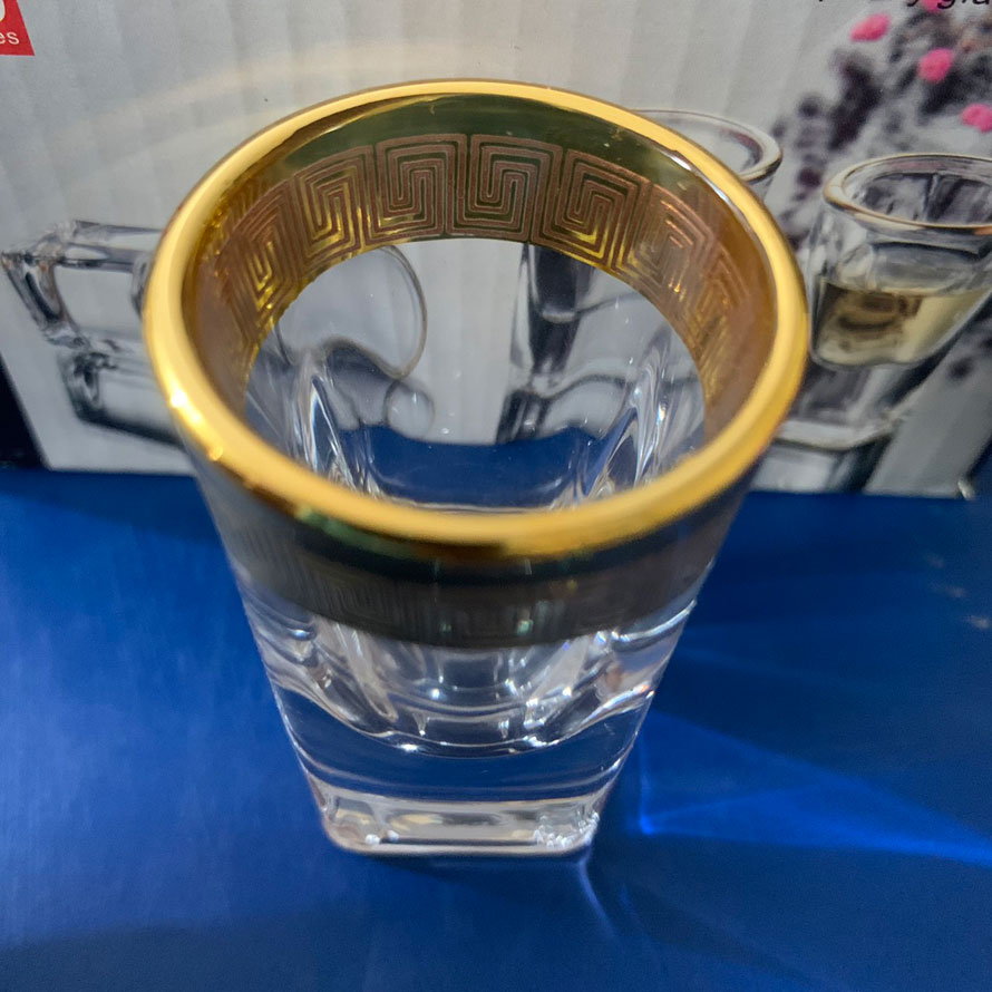 Ly uống rượu thủy tinh mắt trâu nạm vàng 24K